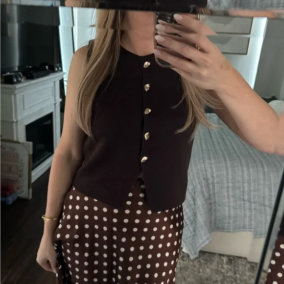 Old Money Solid Brown Sleeveless Button Down Top with Gold Buttons - Picture 2 of 8